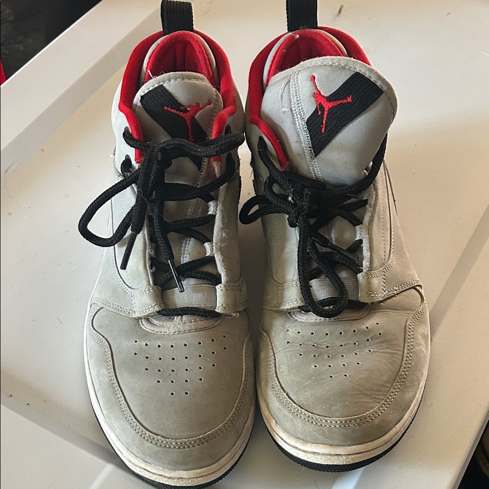 Jordan Sneakers in Gray and Red